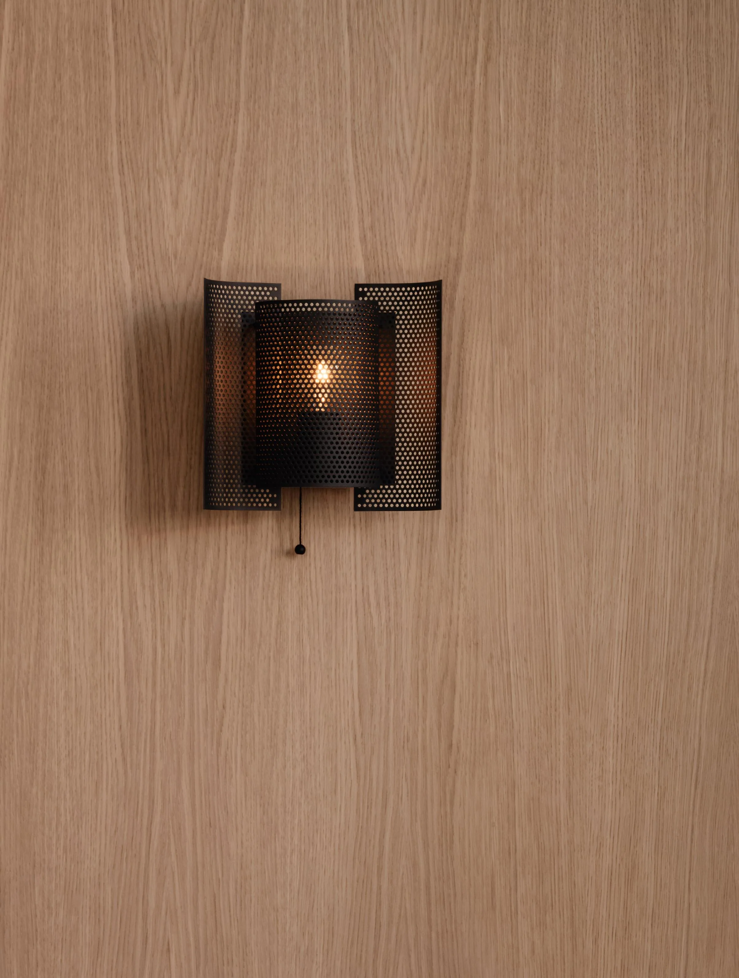 Butterfly perforated wall lamp - Image 3