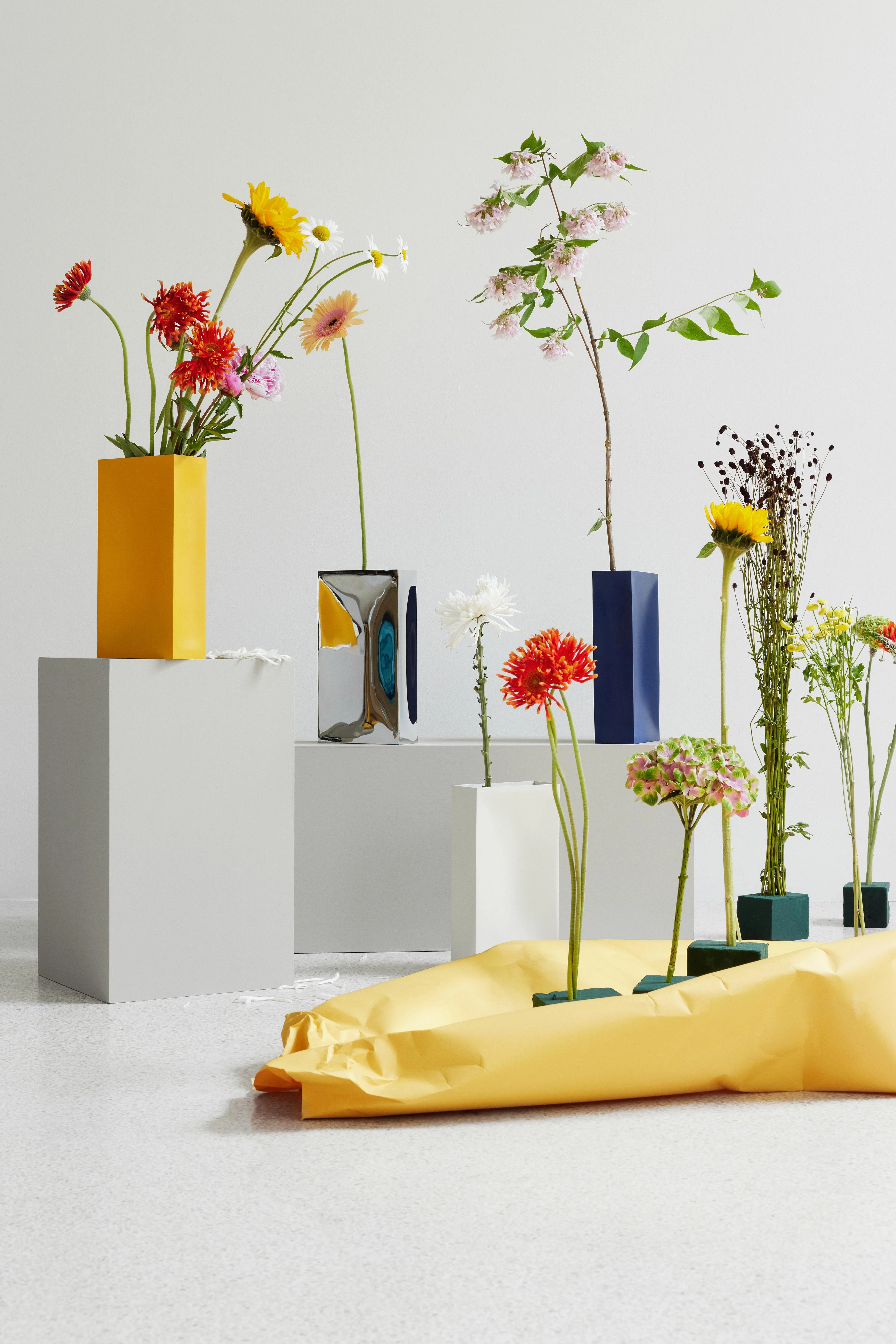 Into vase - Image 3