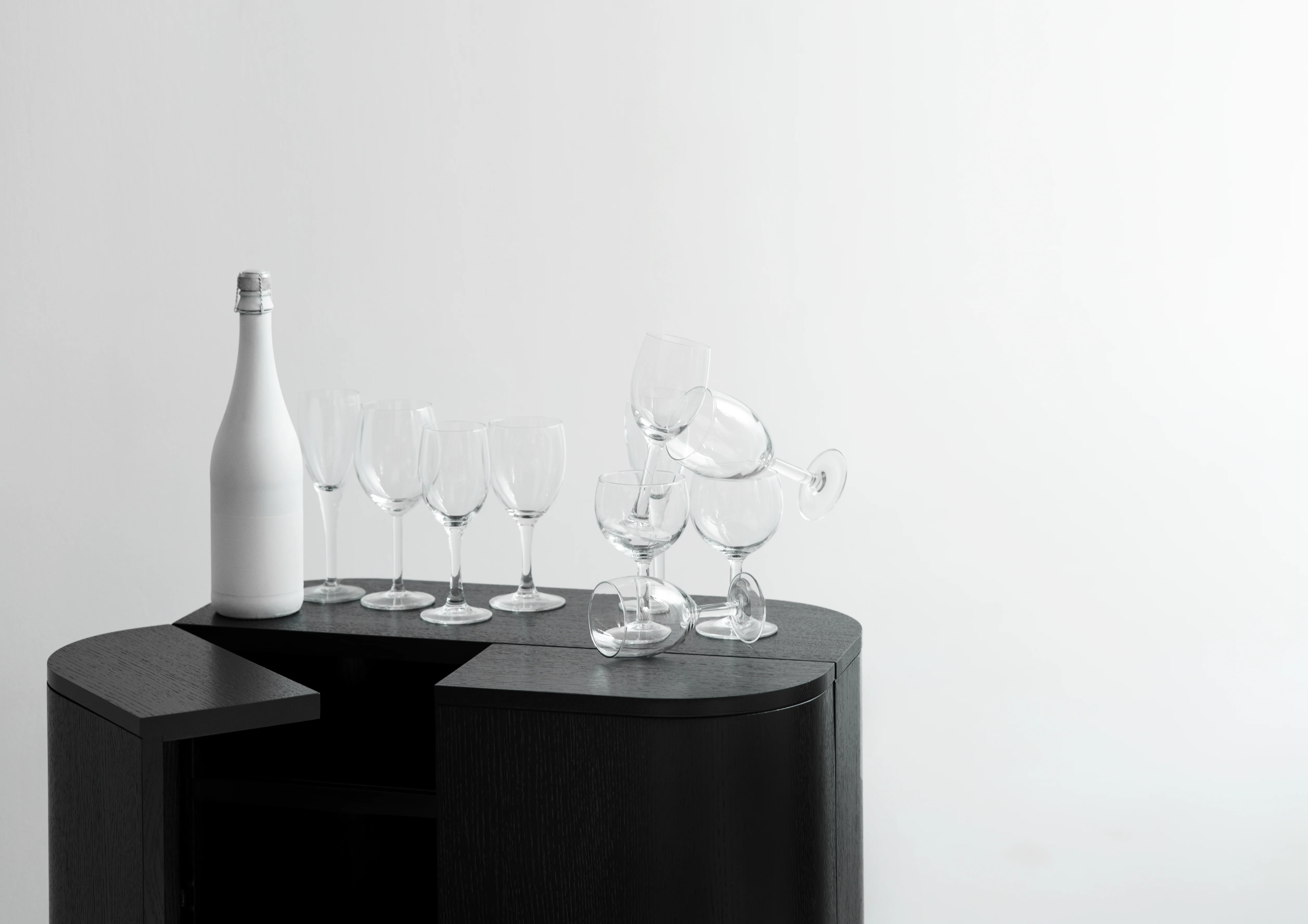 Loud bar cabinet - Image 13