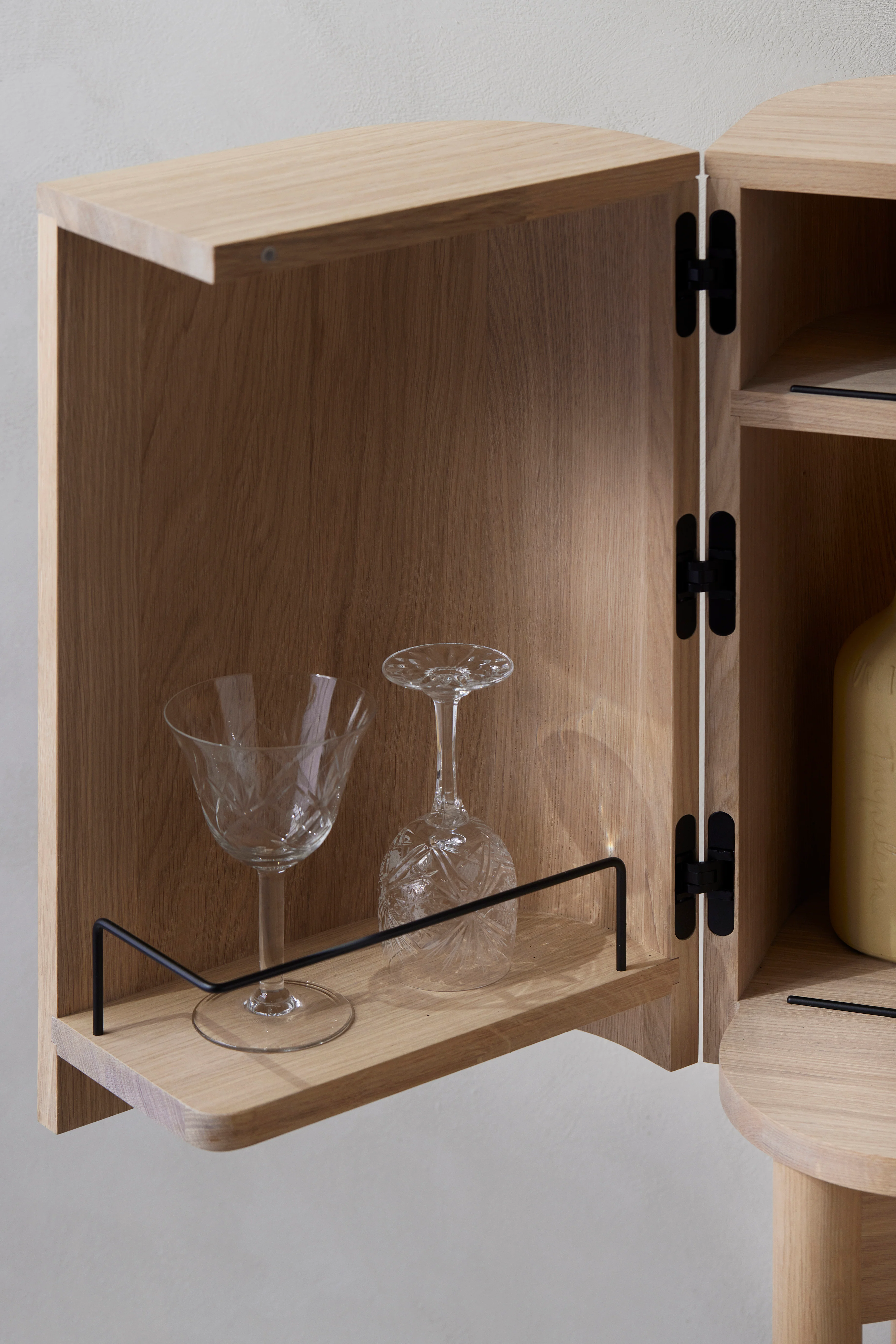 Loud bar cabinet - Image 6