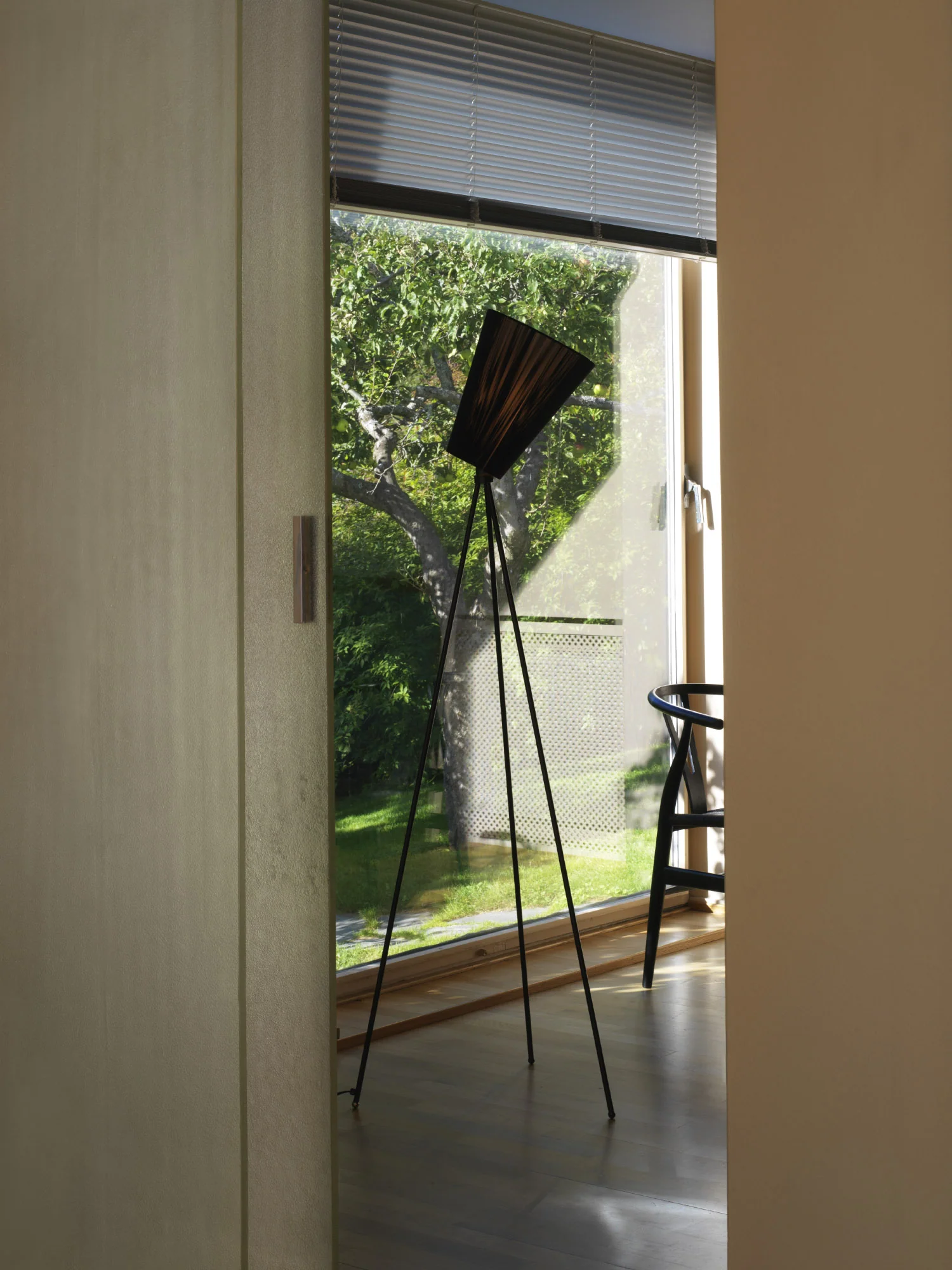 Oslo Wood floor lamp - Image 10