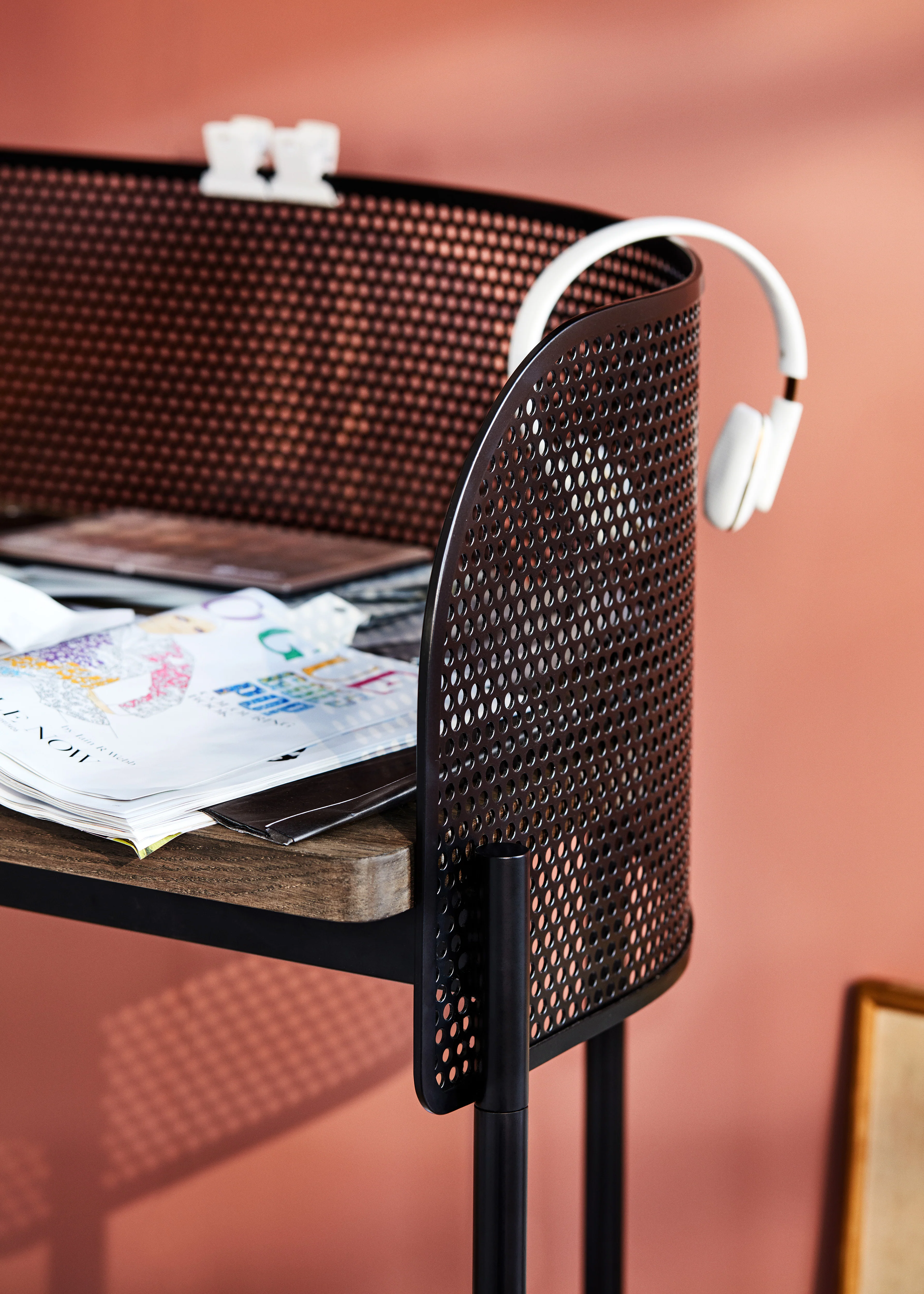 Shelter work desk - Image 9